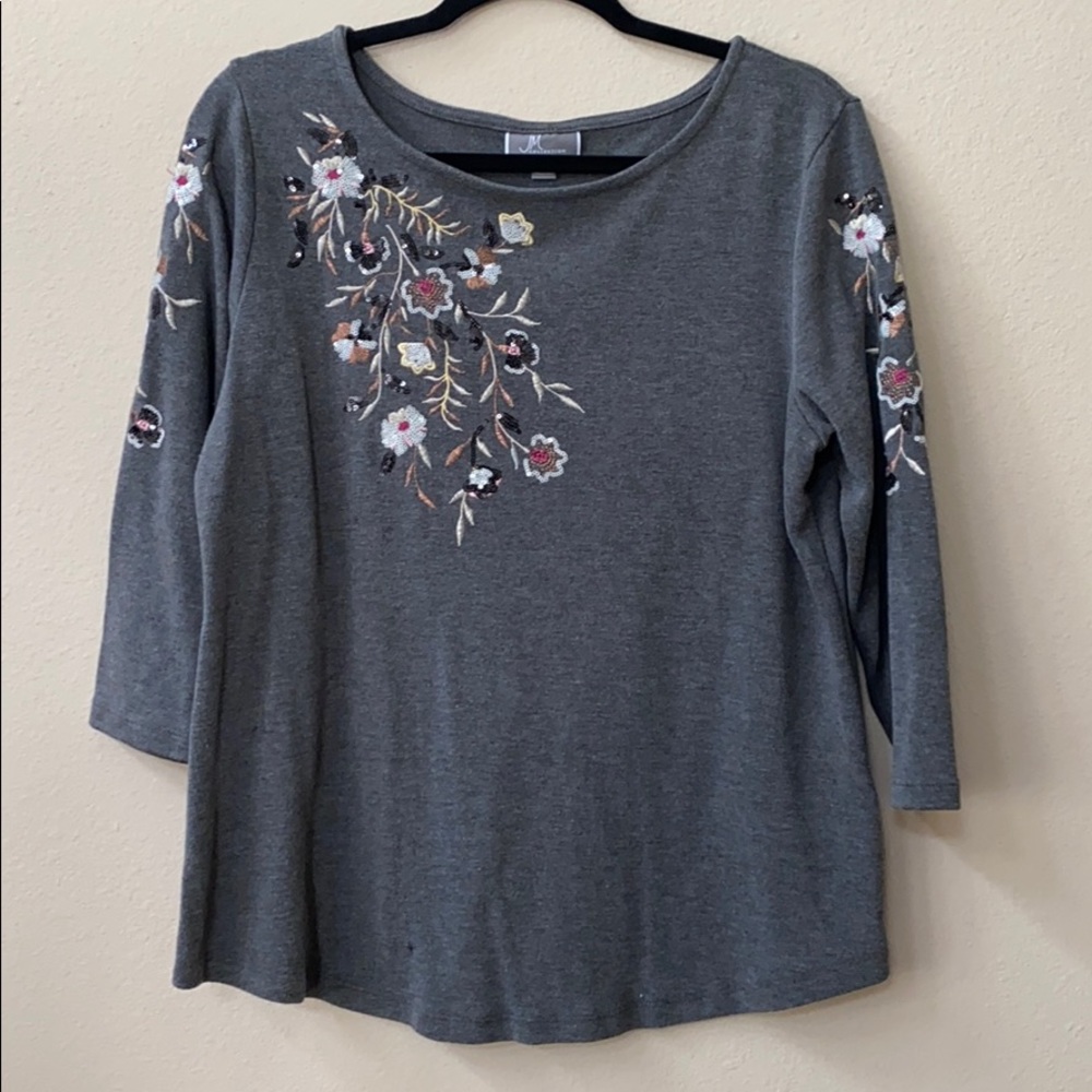 3/4 Length sleeve top with embroidery